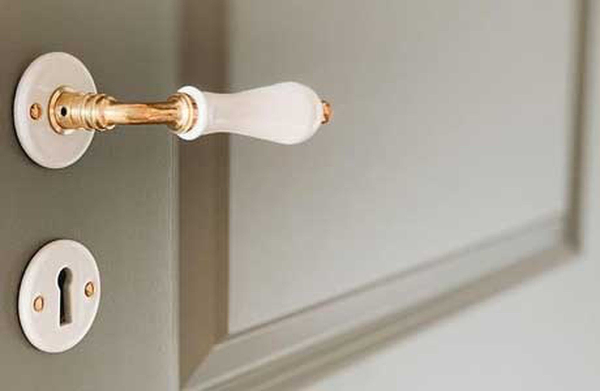 Manilla y bocallave de porcelana