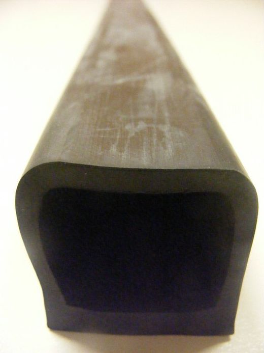Protection anti-pincement en caoutchouc noir BO9701GR12