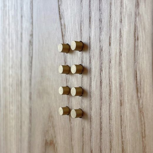 Interrupteur minimaliste DoT par Atelier Luxus