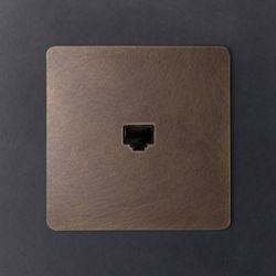 Interrupteurs et prises modèle NOOR par Atelier Luxus