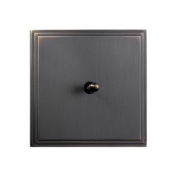 Interrupteurs et prises modèle TIARA par Atelier Luxus