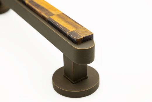 Poignée de porte intérieure de la collection Emporia avec motif œil de tigre, 300 mm