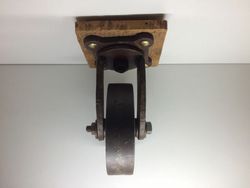 Roue en fer à base pivotante VR8001HI15