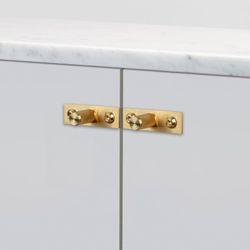 Poignée LINEAR Buster + Punch avec plaque A2501