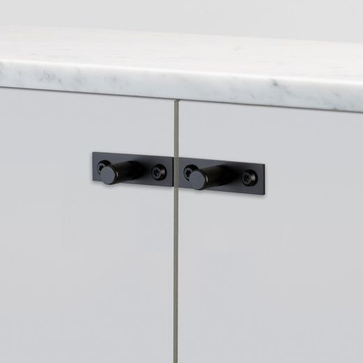 Poignée LINEAR Buster + Punch avec plaque A2501