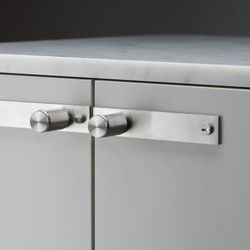 Poignée de meuble Buster + Punch avec plaque A2661