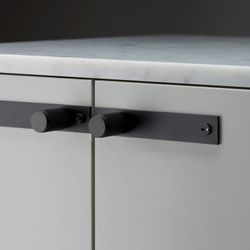 Poignée de meuble Buster + Punch avec plaque A2661