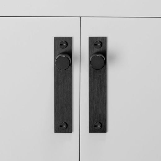 Poignée de meuble Buster + Punch avec plaque A2661